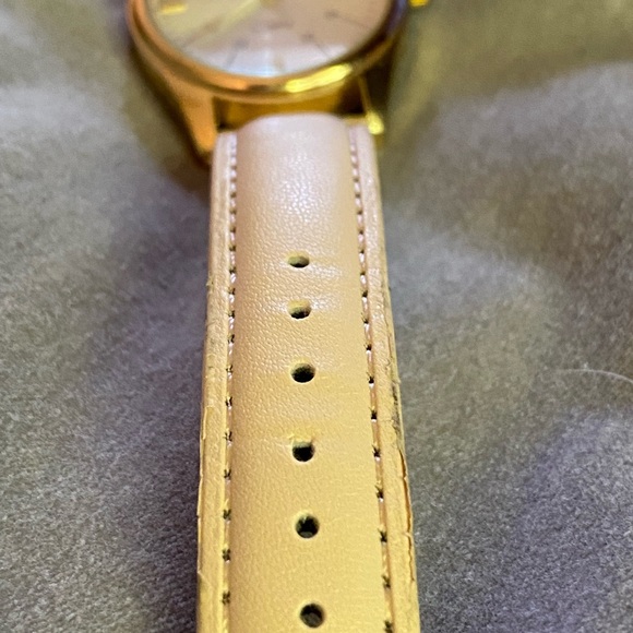 Ladies fashion gold tone watch with quartz face, and a cream faux leather band. - Picture 7 of 11